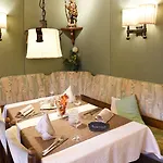 Szálloda & Goldener Hirsch 3*