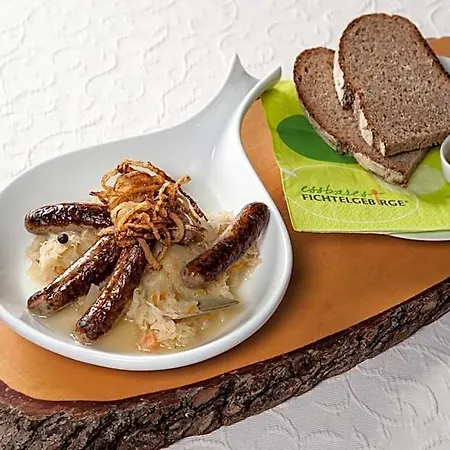Hotel & Goldener Hirsch 3*