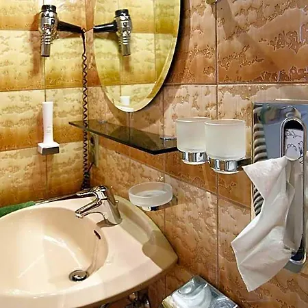 & Goldener Hirsch Hotel 3*