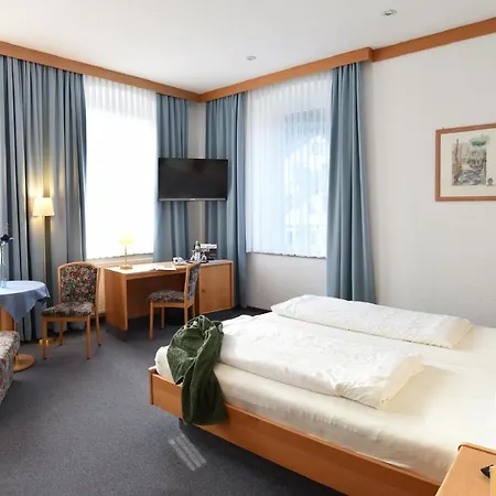 Hotel & Goldener Hirsch 3*