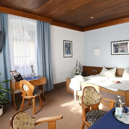 & Goldener Hirsch Szálloda 3*